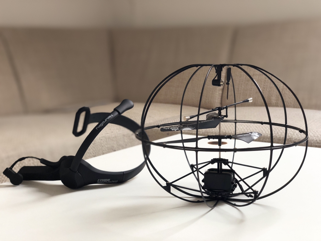 Mozkem ovládaná helikoptéra