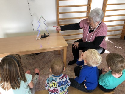 Svítící stromeček a "nová" lektorka